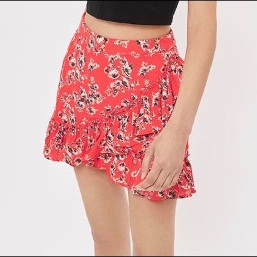 Topshop ruffle floral print miniskirt. Us 6